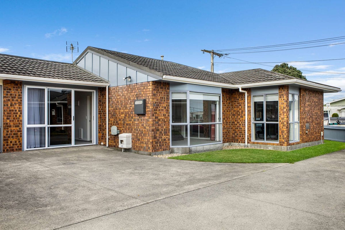 4/49 Sackville ST, Fitzroy, New Plymouth - Carousel 1