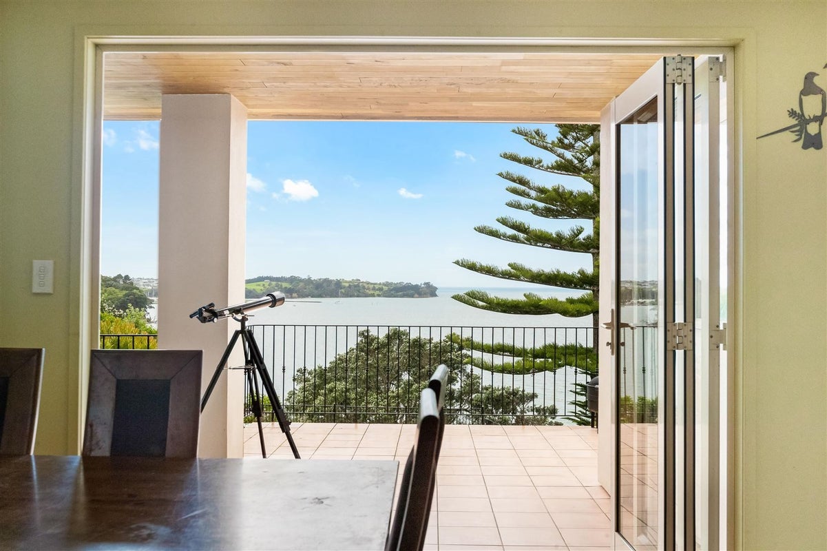 985 Whangaparaoa Road, Matakatia, Whangaparaoa - Carousel 2