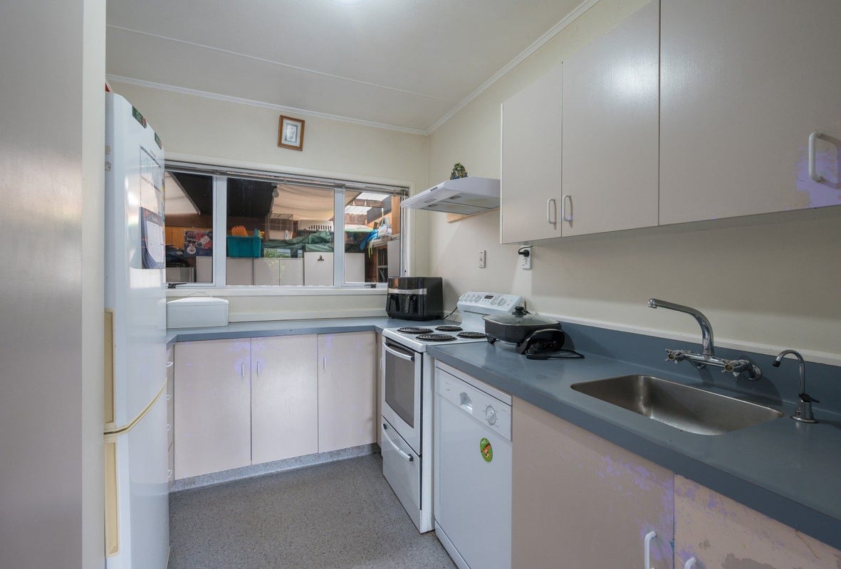 1/66A Golf Road, Tahunanui, Nelson - Carousel 2