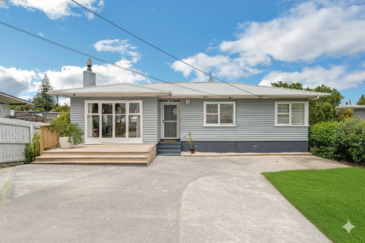 20 Sylvan Crescent, Te Atatu South, Auckland - Carousel 2