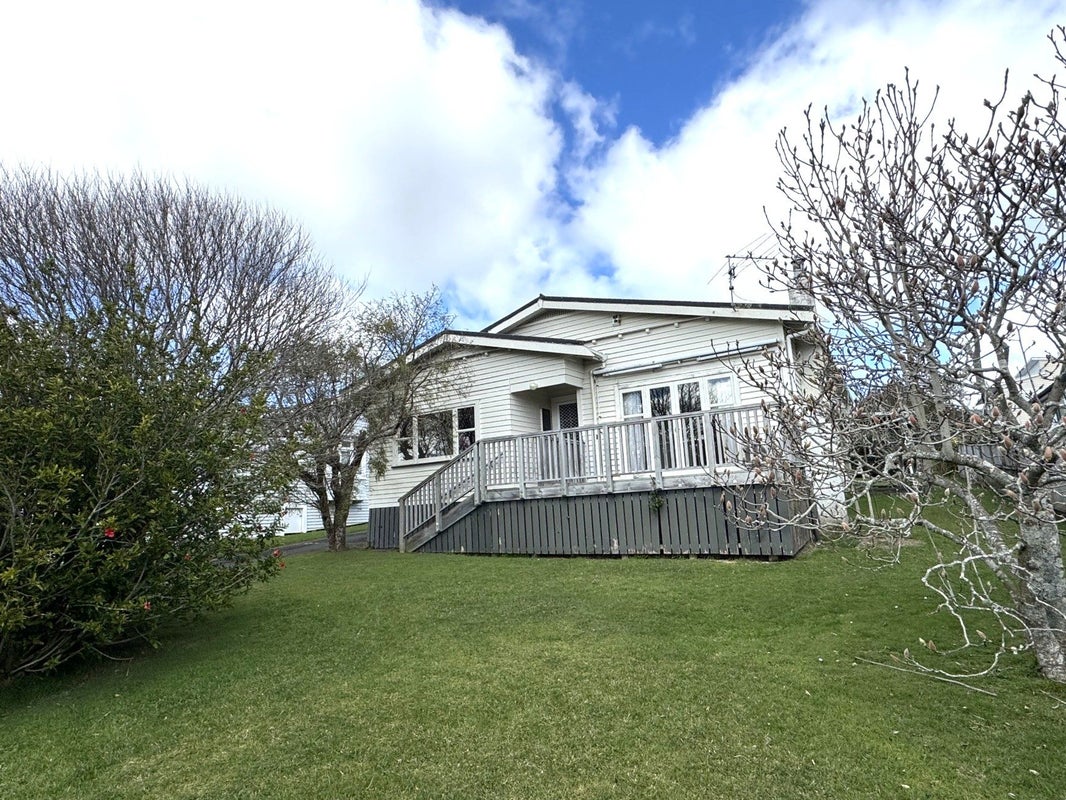 18 Admiral Beatty Avenue, Mount Roskill, Auckland - Carousel 1