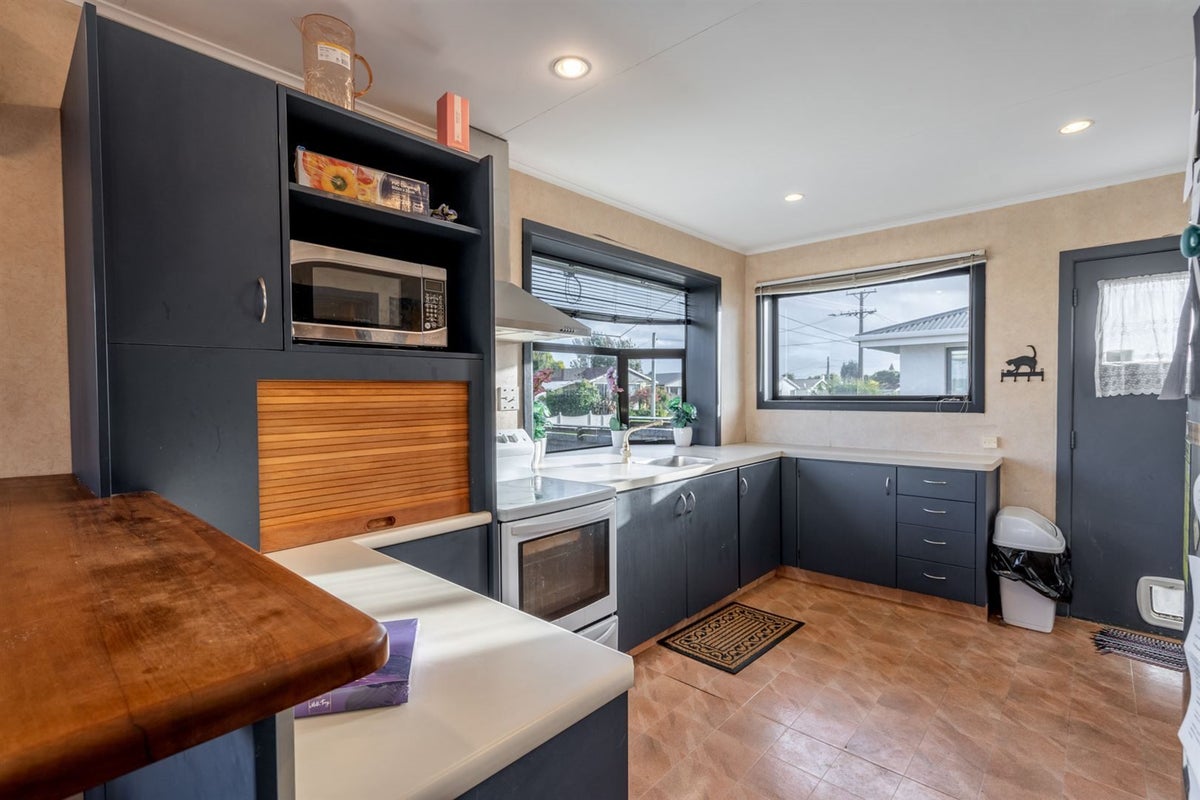 98 Edinburgh Crescent, Waikiwi, Invercargill - Carousel 2