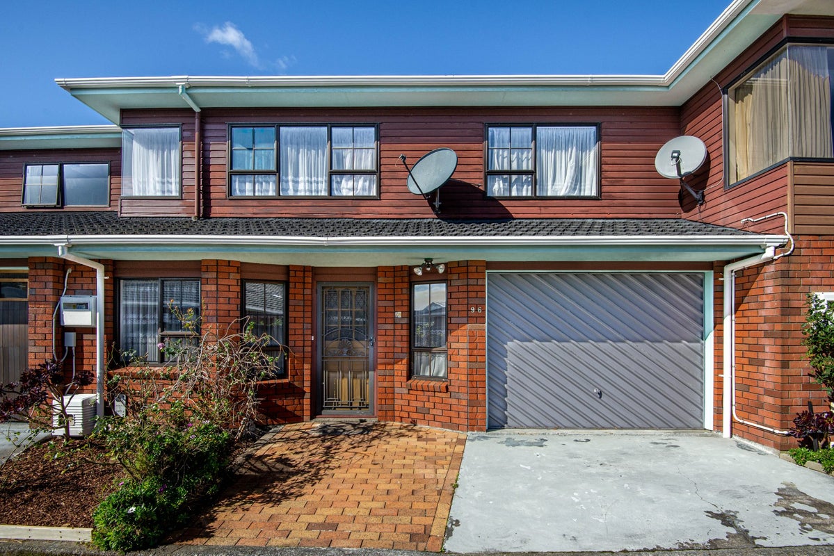 96 Oxford Street, Tawa, Wellington - Carousel 1