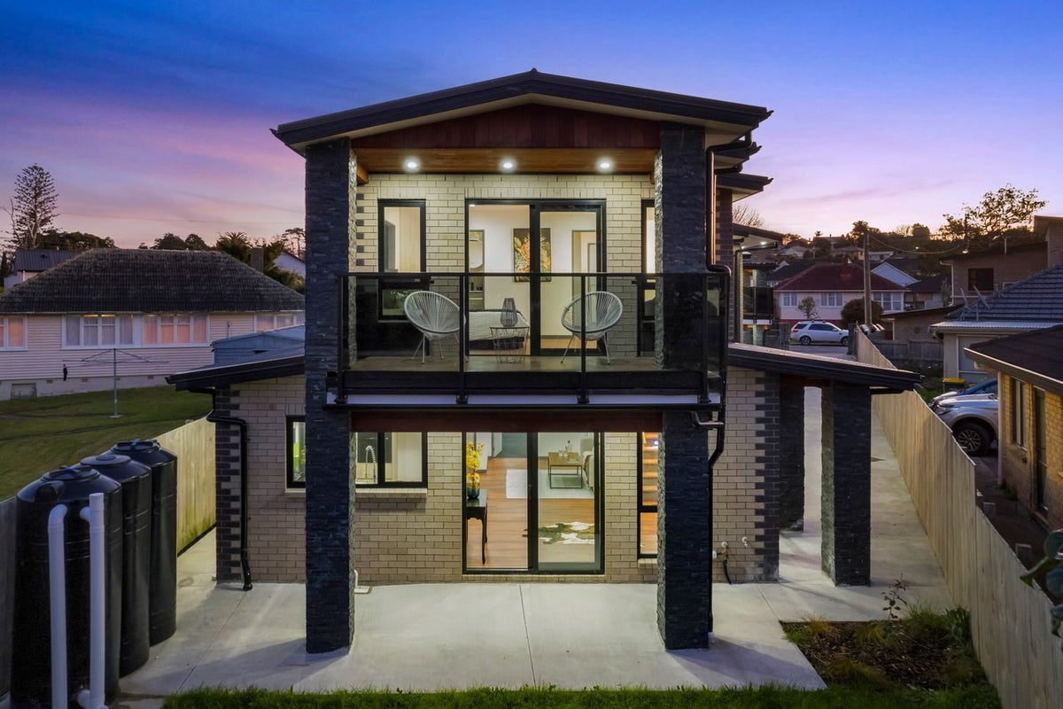 12 Hill Crescent, New Lynn, Auckland - Carousel 21