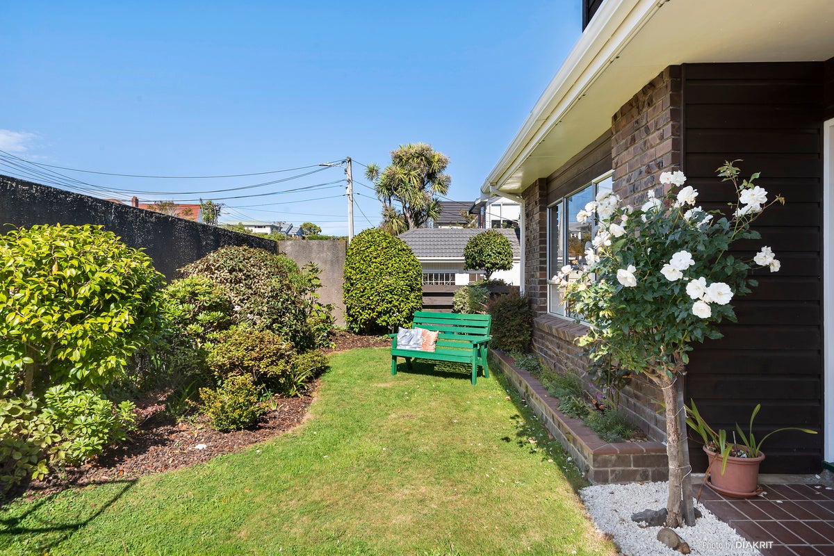 2/23 Reading Street, Karori, Wellington - Carousel 2