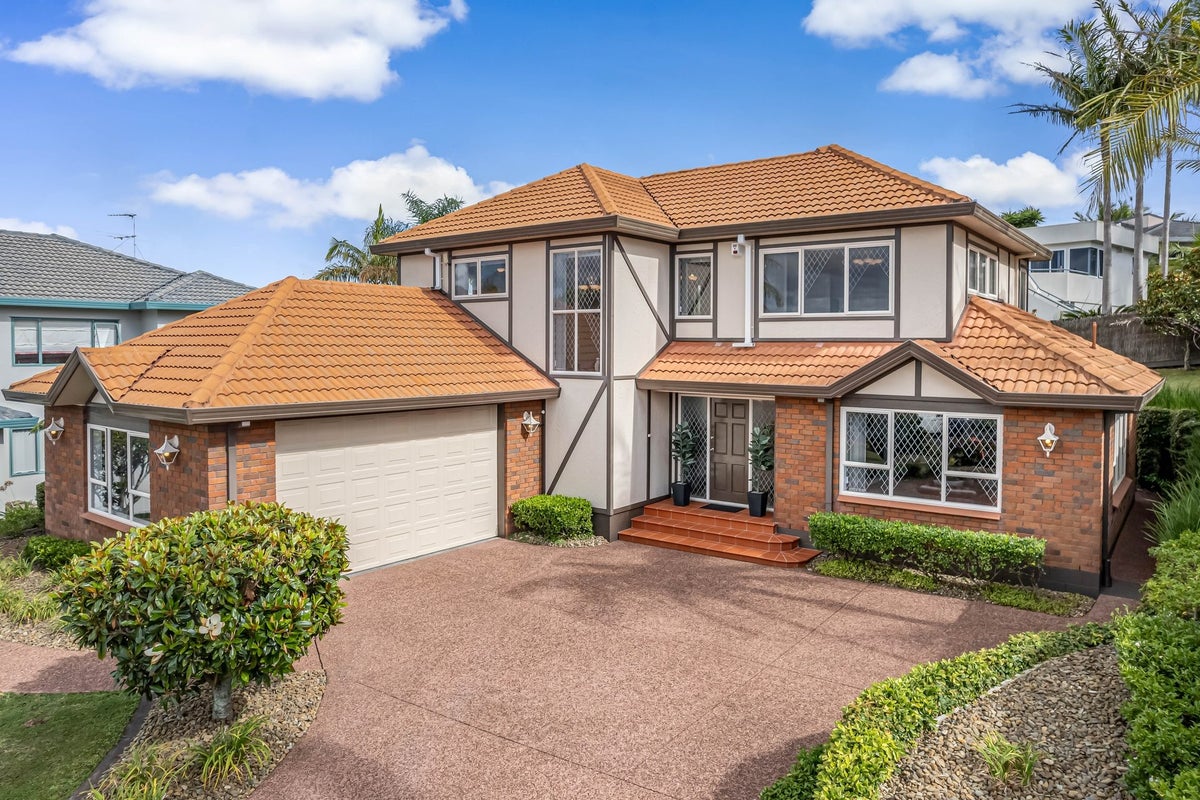 32 Reflection Drive, West Harbour, Auckland - Carousel 1
