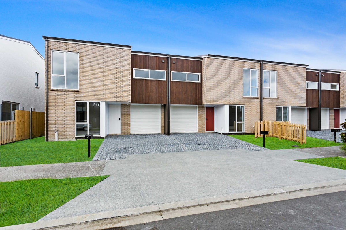 47 Roundel Crescent, Whenuapai, Auckland - Carousel 1