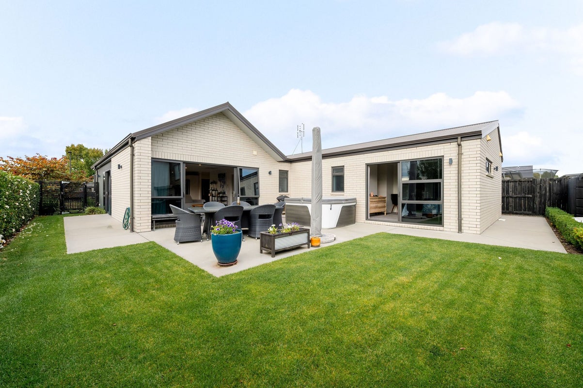 2 Probert Crescent, Chartwell, Hamilton - Carousel 1