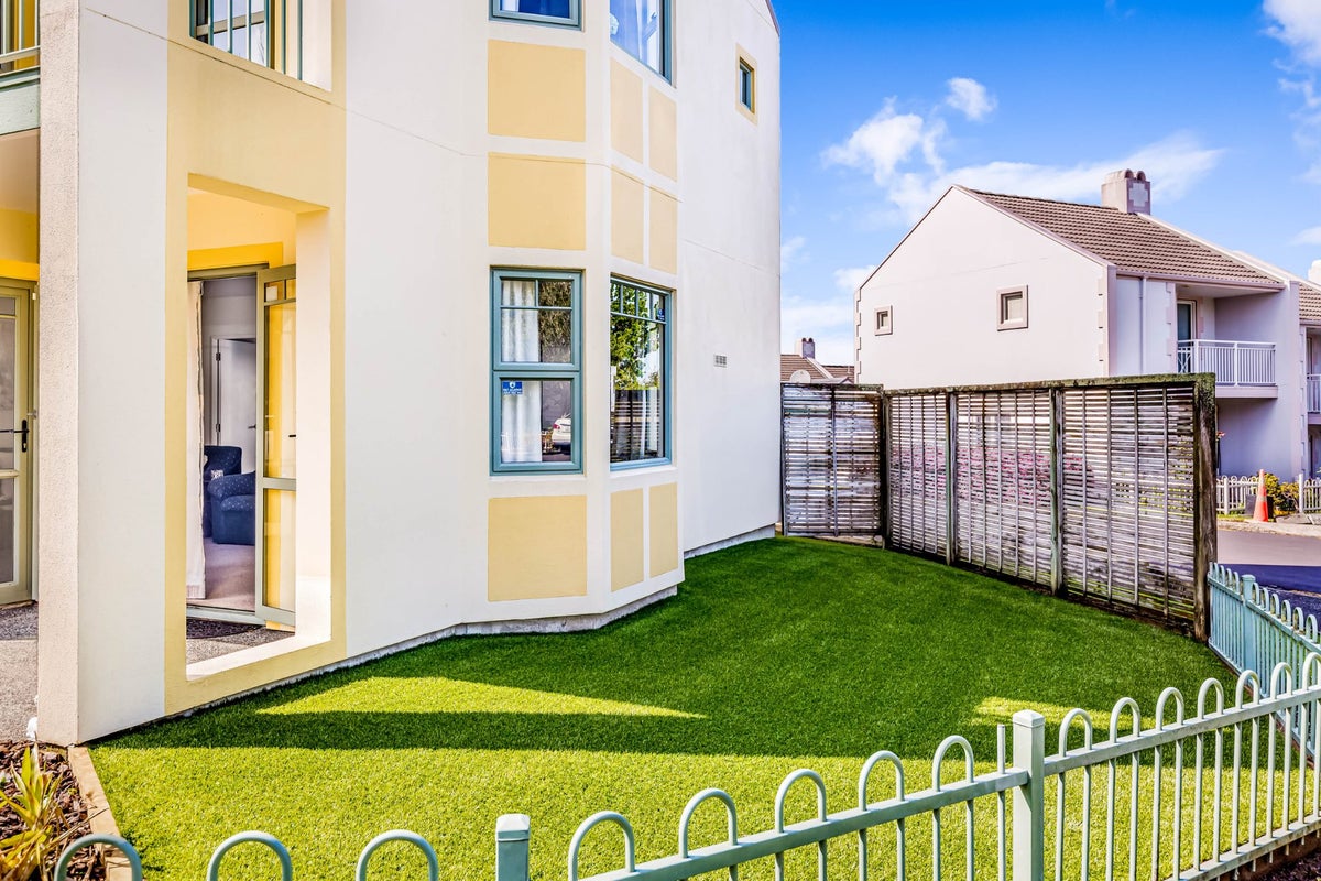 26 Winery Way, Henderson, Auckland - Carousel 2