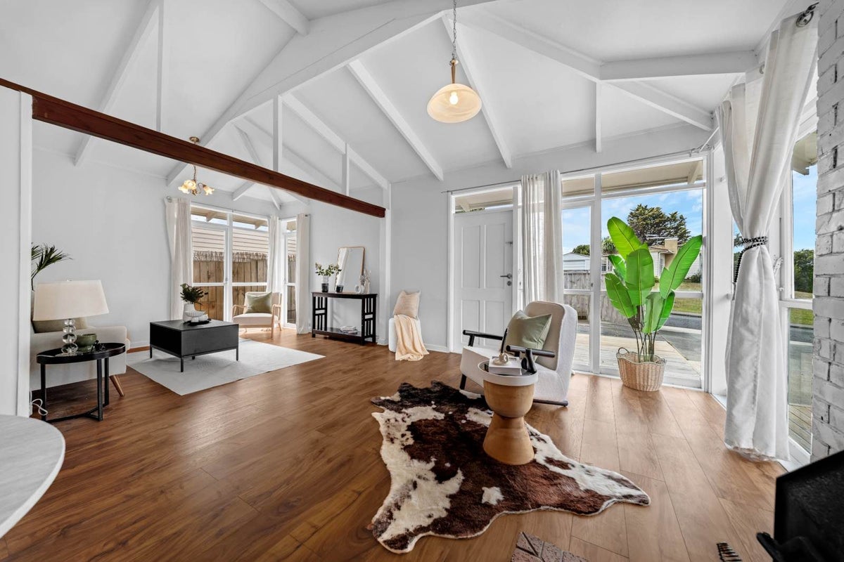 33 Andrew Road, Howick, Auckland - Carousel 1