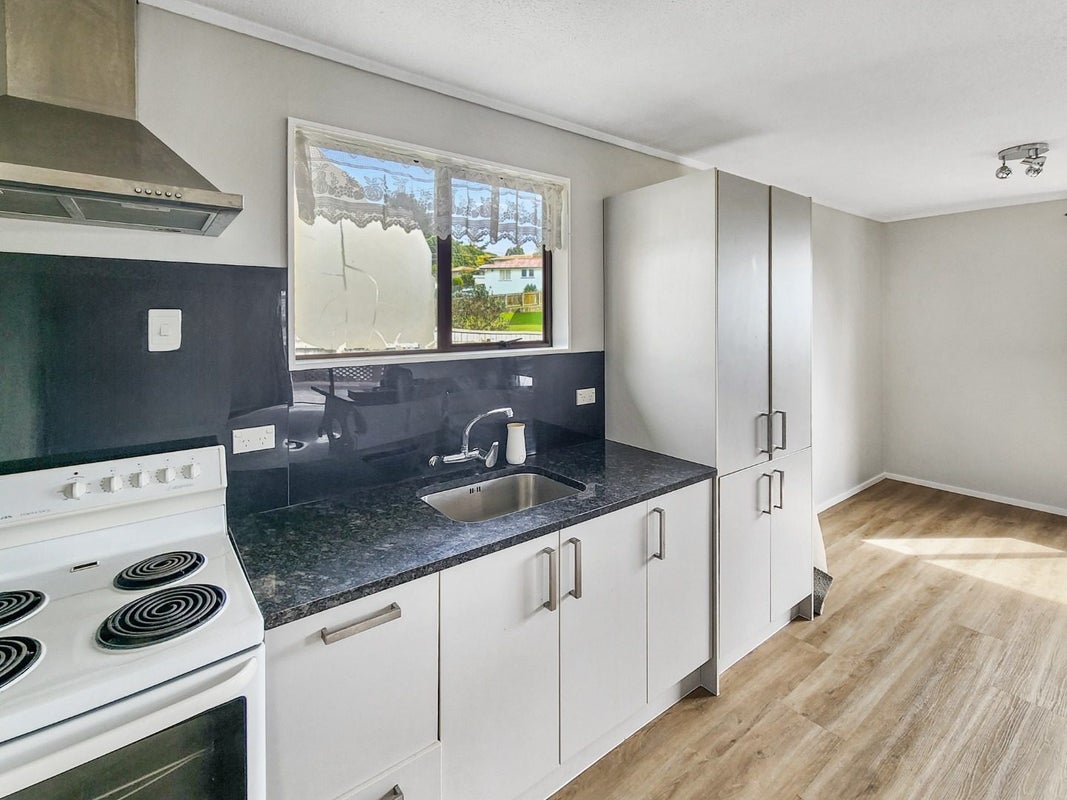 154 Sievers Grove, Cannons Creek, Porirua - Carousel 2