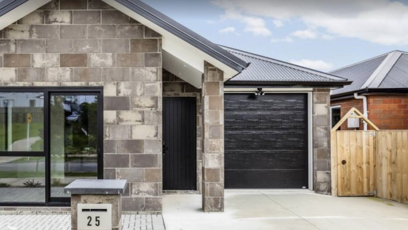 25 Bannockburn Road, Opaheke, Papakura - Carousel 1
