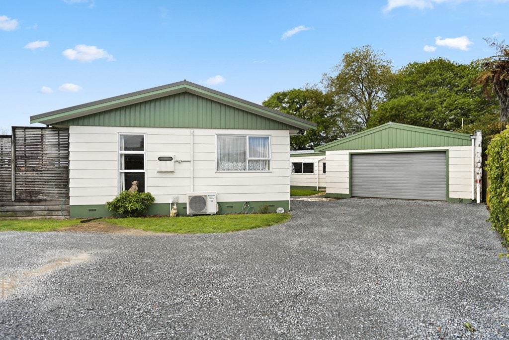 14 Vennell Street, Leamington, Cambridge - Carousel 1