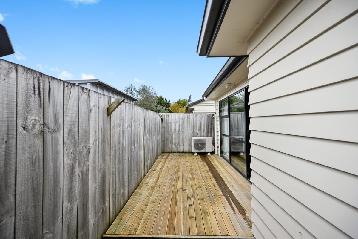 2/9 Albert Street, Hamilton East, Hamilton - Carousel 13