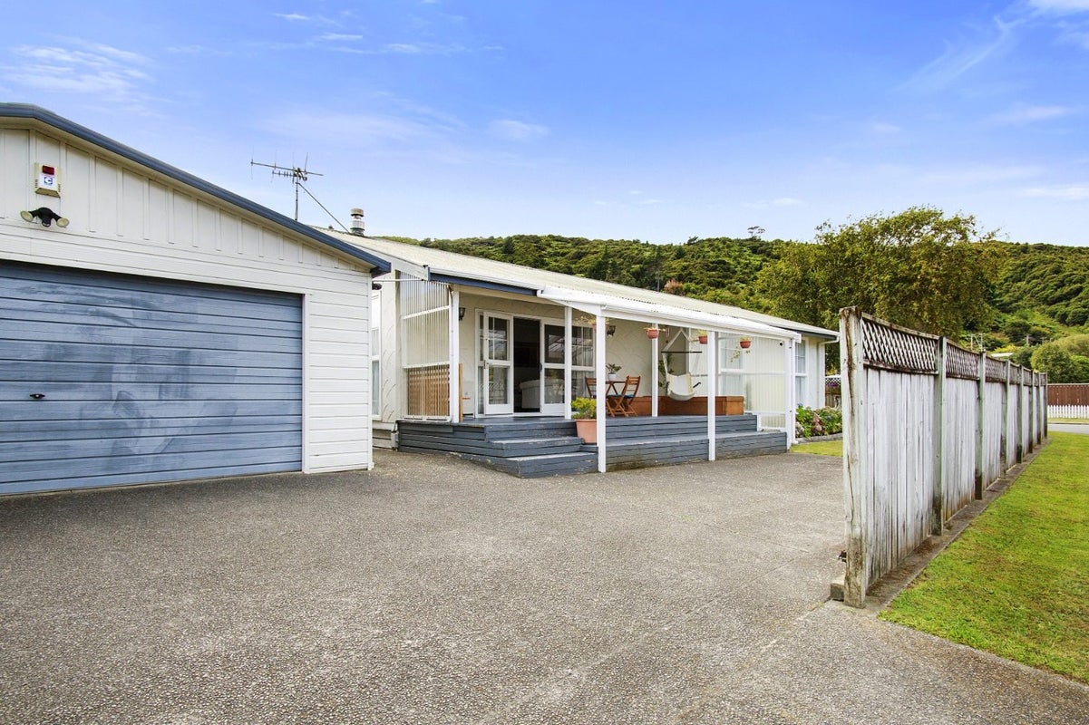 2 Orewa Grove, Wainuiomata, Lower Hutt - Carousel 16