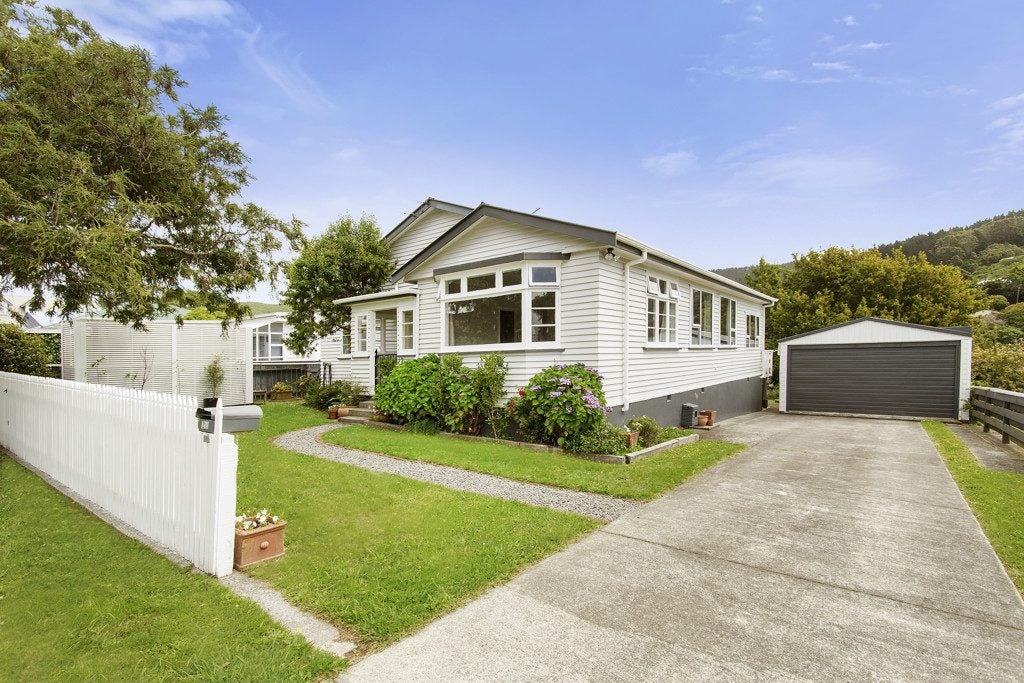 22 Ngatitoa Street, Tawa, Wellington - Carousel 1