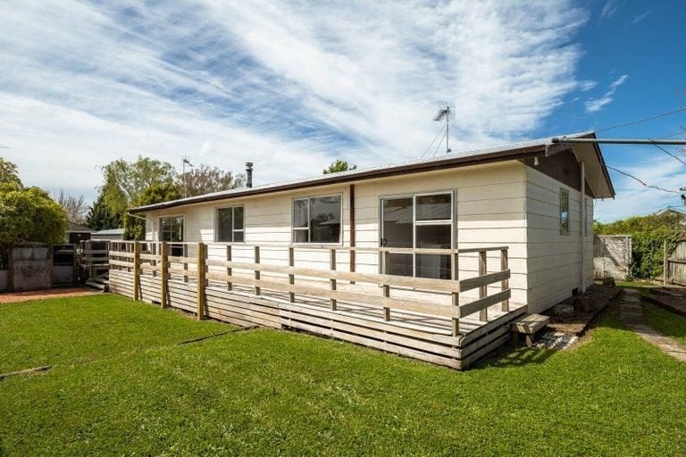 5 Pattie Place, Springlands, Blenheim - Carousel 1