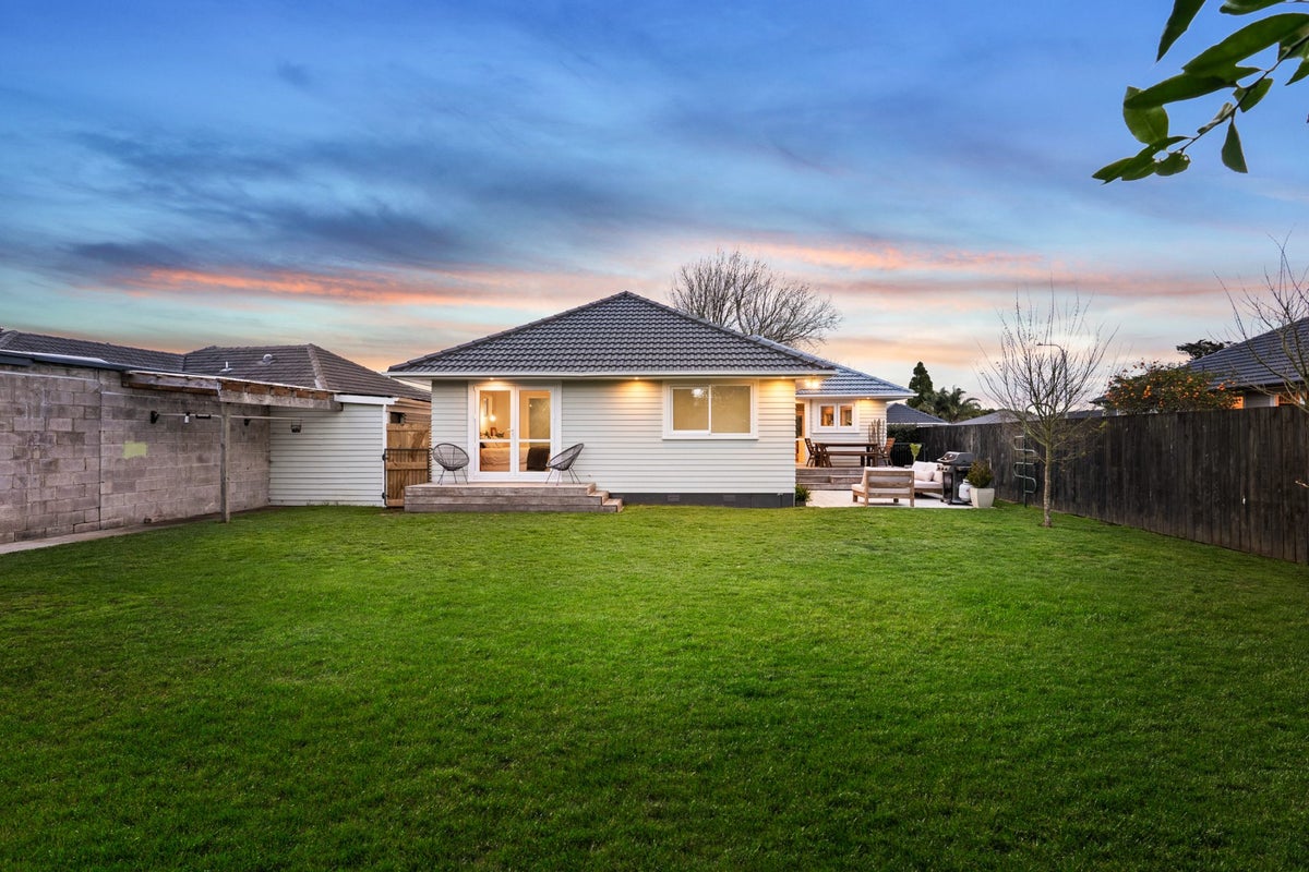 11 Roby Street, Te Atatu Peninsula, Auckland - Carousel 2