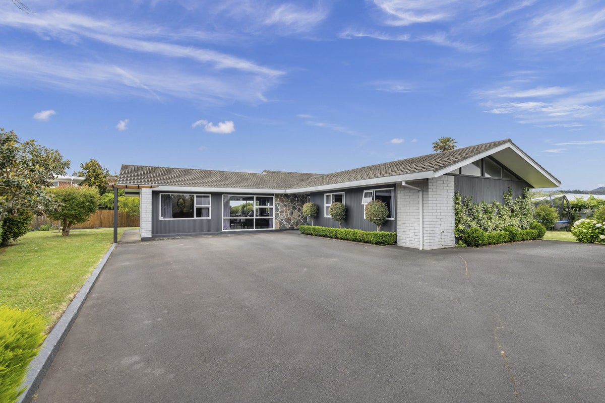 13 Lincoln Place, Kamo, Whangarei - Carousel 1