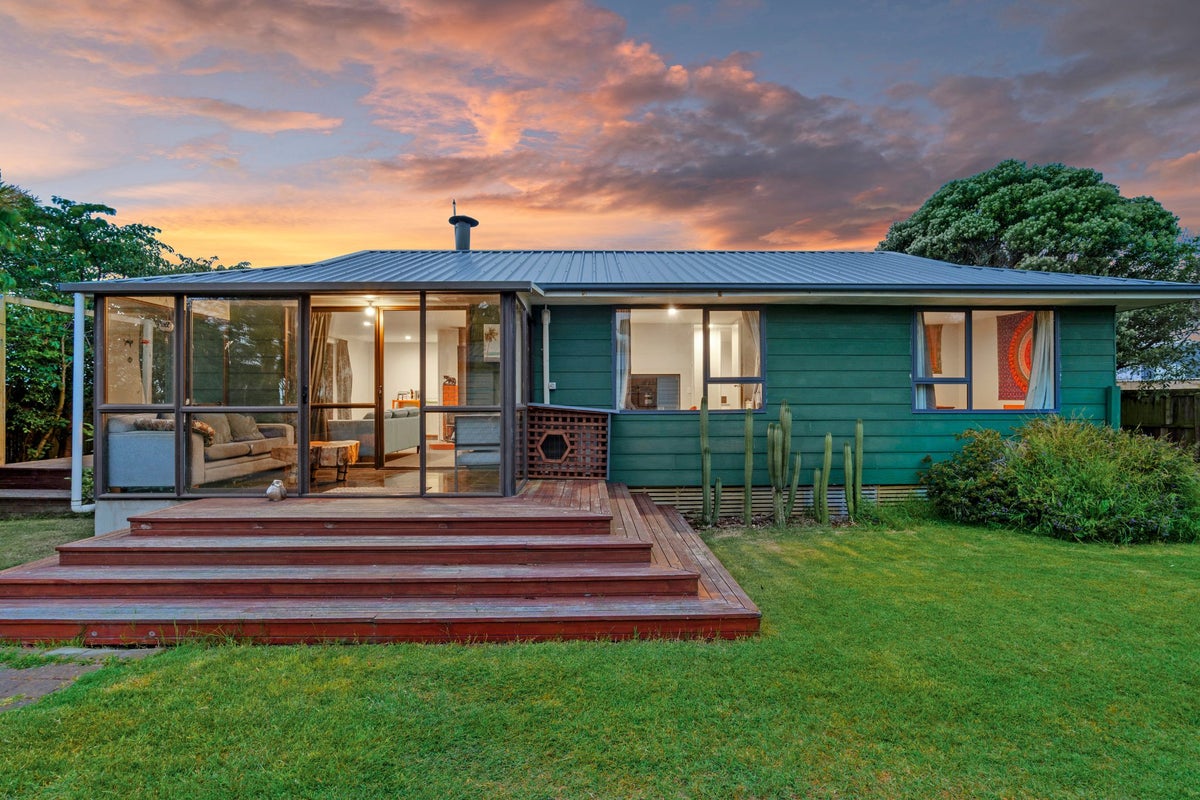 3 Kingfisher Lane, Southshore, Christchurch - Carousel 1