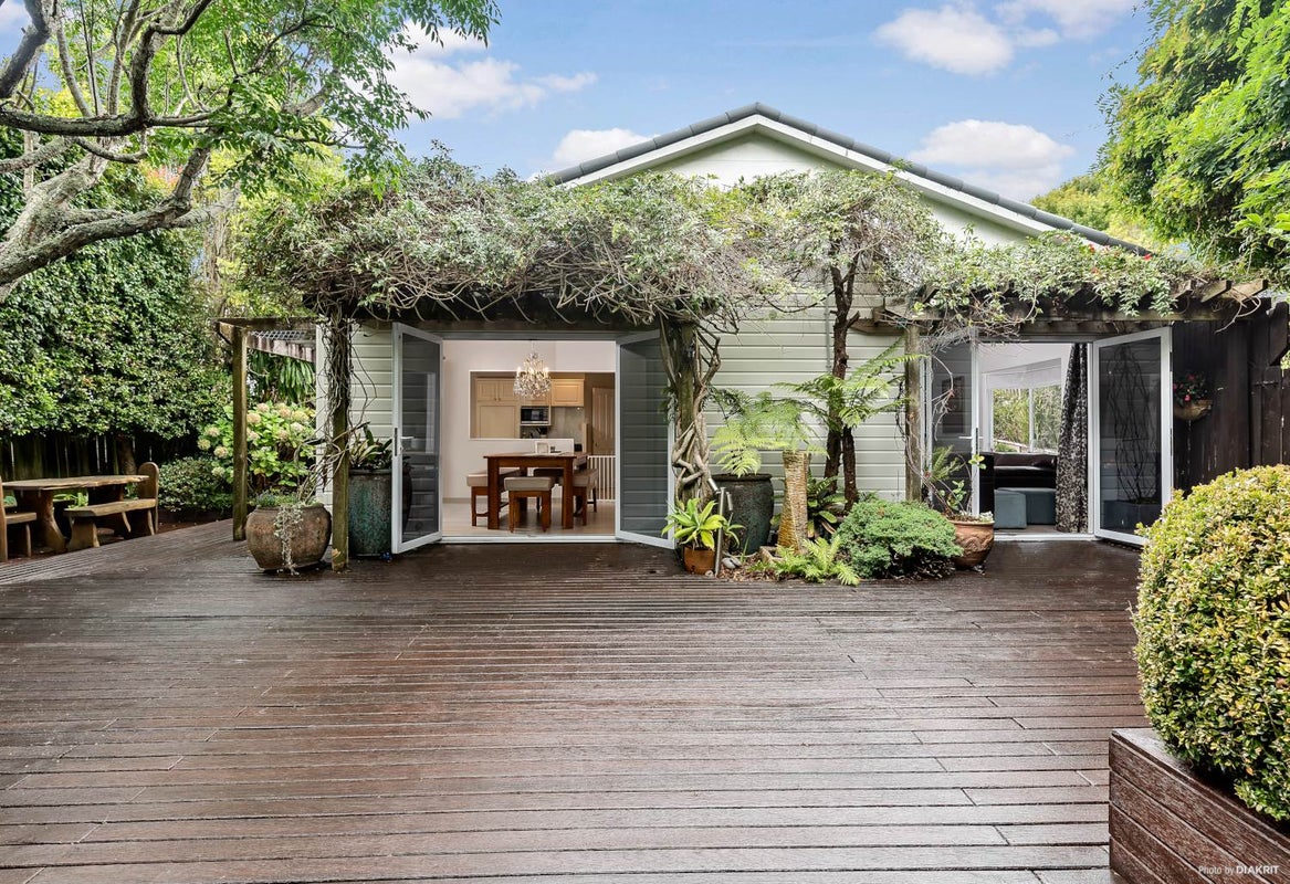 2/618 Beach Road, Browns Bay, Auckland - Carousel 1