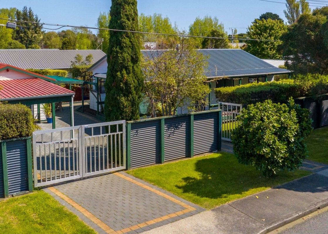 2 Wedgewood Grove, Raumati Beach, Paraparaumu - Carousel 1