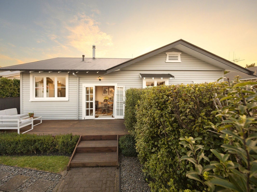 2A Bond Street, Hamilton East, Hamilton - Carousel 2