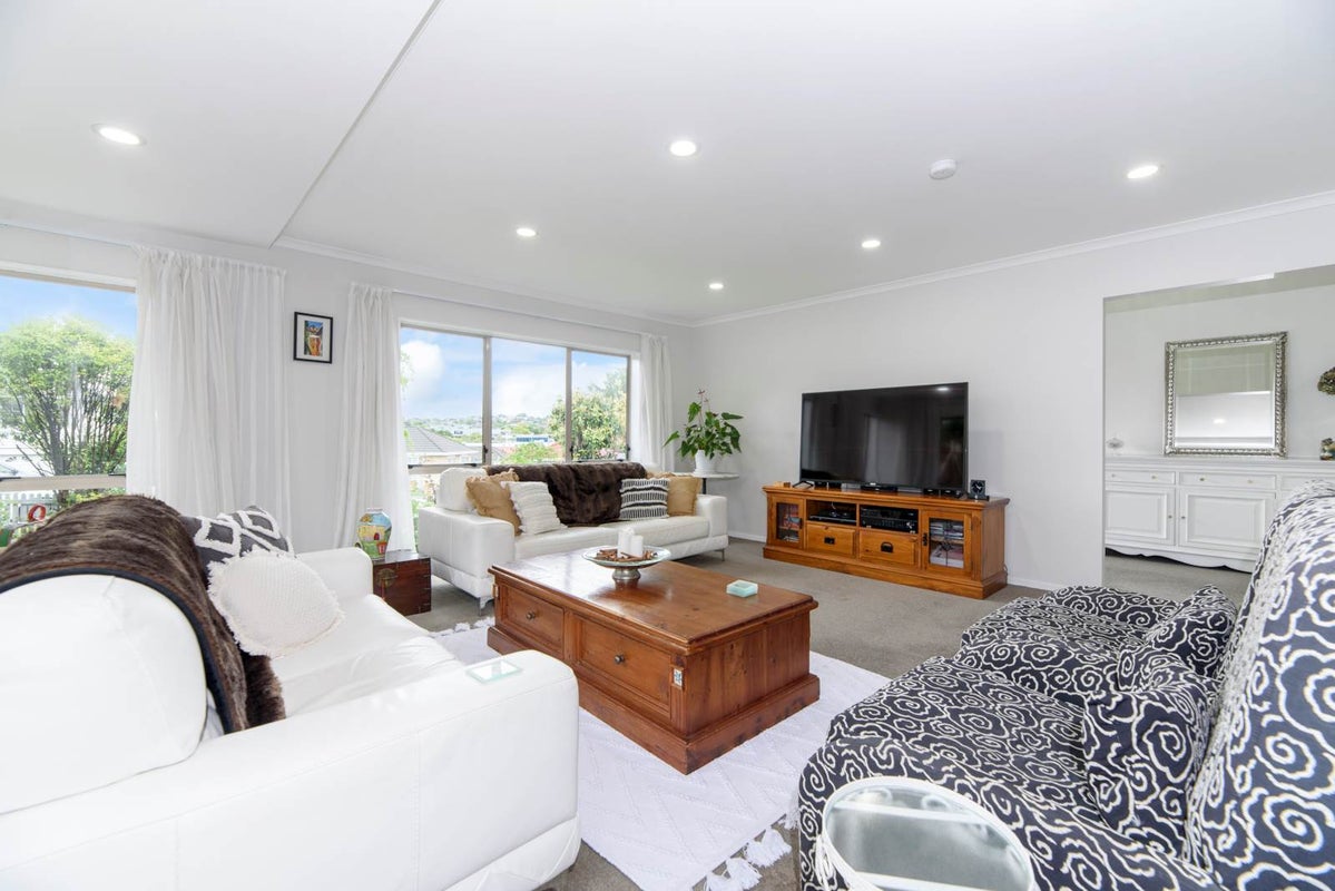 23 Belgate Place, Somerville, Manukau - Carousel 2