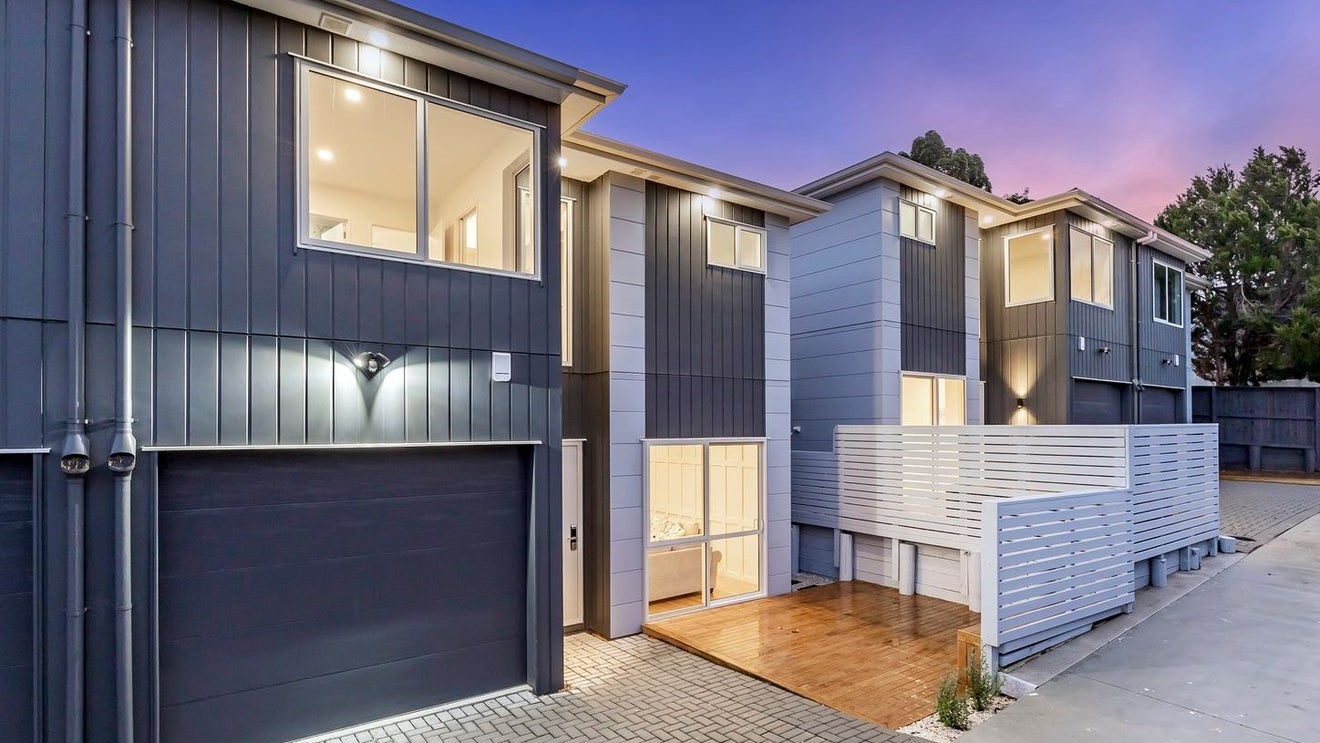76B Glenmore Road, Sunnyhills, Auckland - Carousel 1