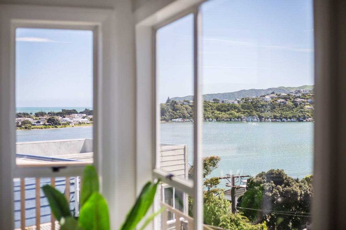 78 Bayview Road, Paremata, Porirua - Carousel 1