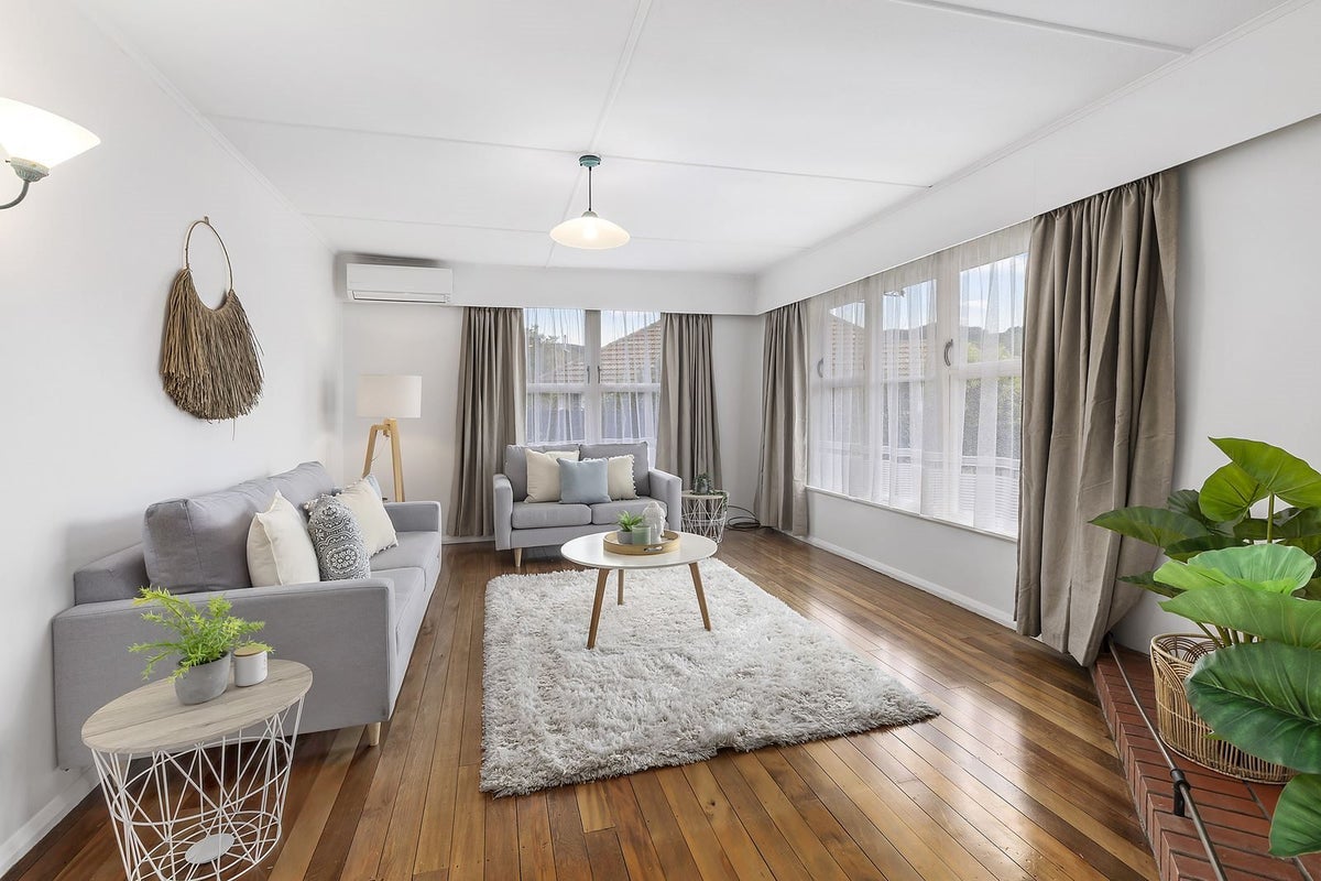 12 Morgan Place, Tawa, Wellington - Carousel 2
