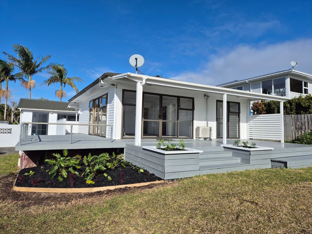 6 Beach Road, Manly, Whangaparaoa - Carousel 1