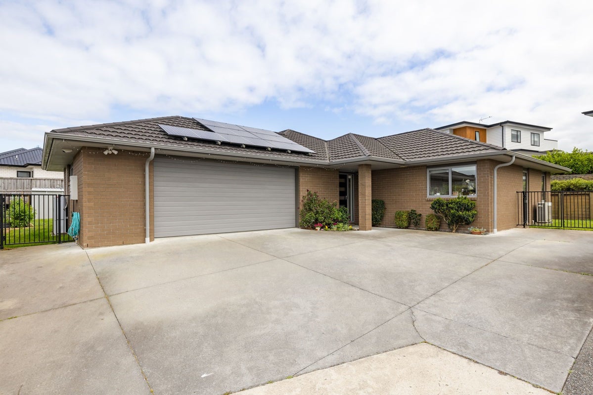 48 Sylvester Crescent, Flagstaff, Hamilton - Carousel 2