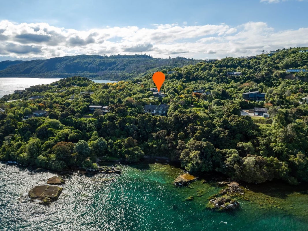 2/8 Whakamoenga Point, Taupo, Taupo - Carousel 2
