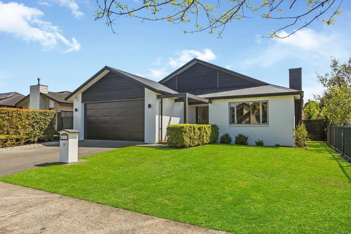 19 Toscana Drive, Karaka, Papakura - Carousel 1