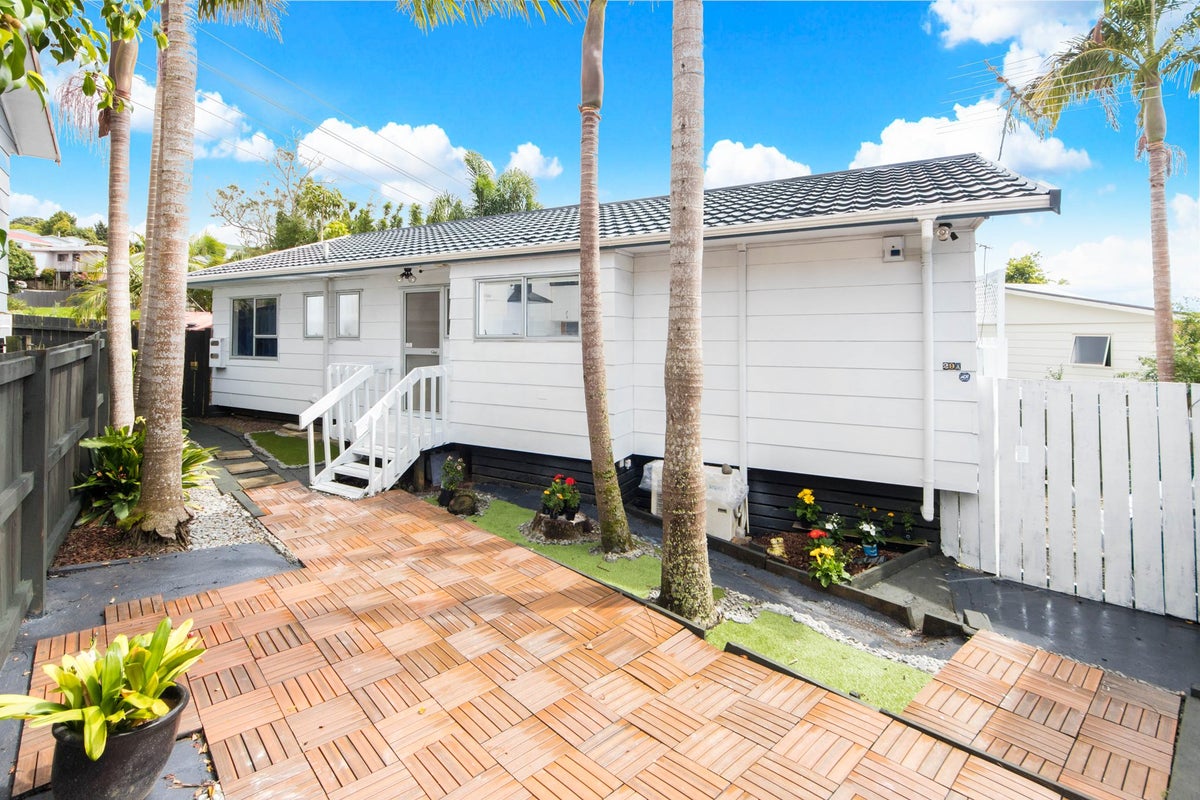 1/29 Lilburn Crescent, Massey, Auckland - Carousel 15