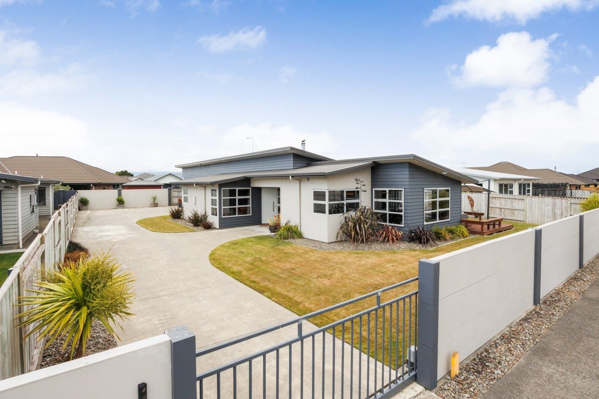 46 Rosalie Terrace, Kelvin Grove, Palmerston North - Carousel 1