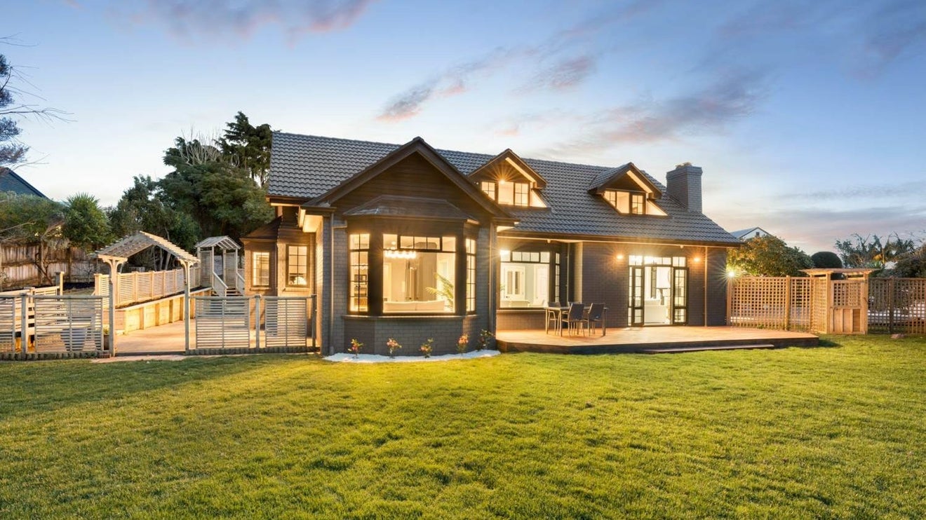 11 Almond Grove, Greenhithe, Auckland - Carousel 1