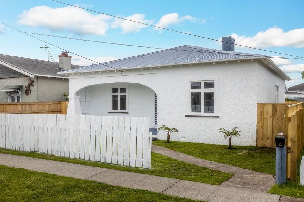 4 Pharazyn Street, Gonville, Whanganui - Carousel 1