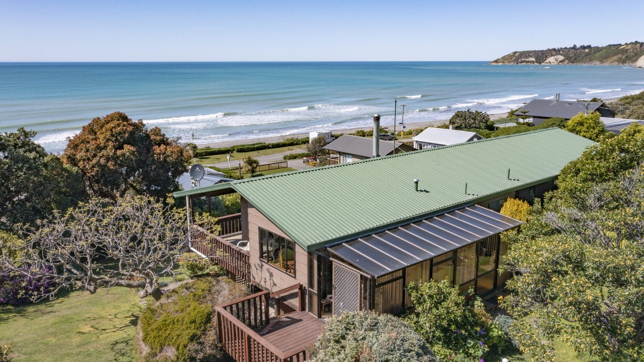 4 Tainui Rise, Gore Bay, Cheviot - Carousel 1