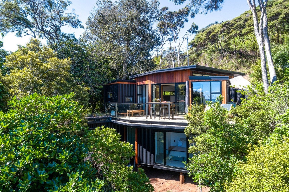 14 Okoka Road, Ōmiha, Waiheke Island - Carousel 1