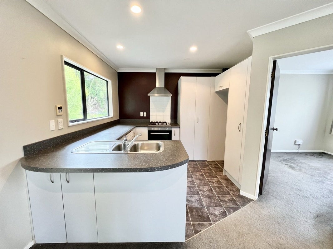 4 Stella Grove, Newlands, Wellington - Carousel 2