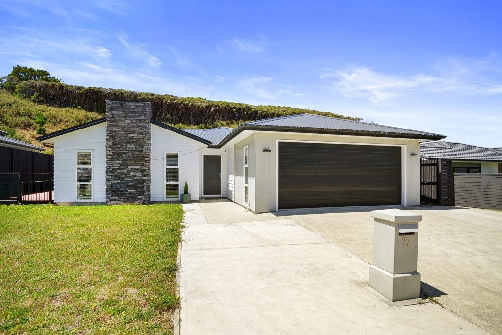 37 Brian Morgan Terrace, Wainuiomata, Lower Hutt - Carousel 2
