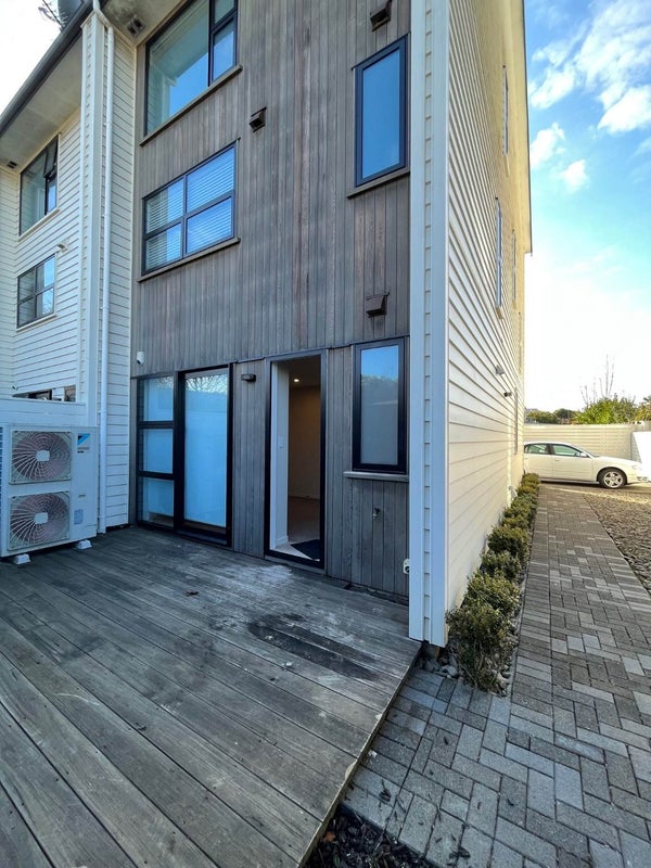 7/22 Oak Street, Royal Oak, Auckland - Carousel 1