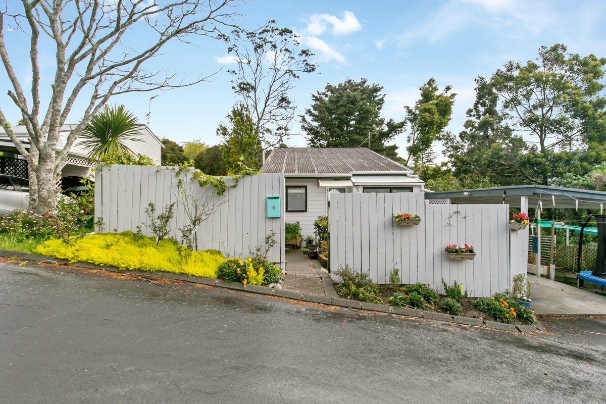 4/24 Beswick Place, Birkdale, Auckland - Carousel 2