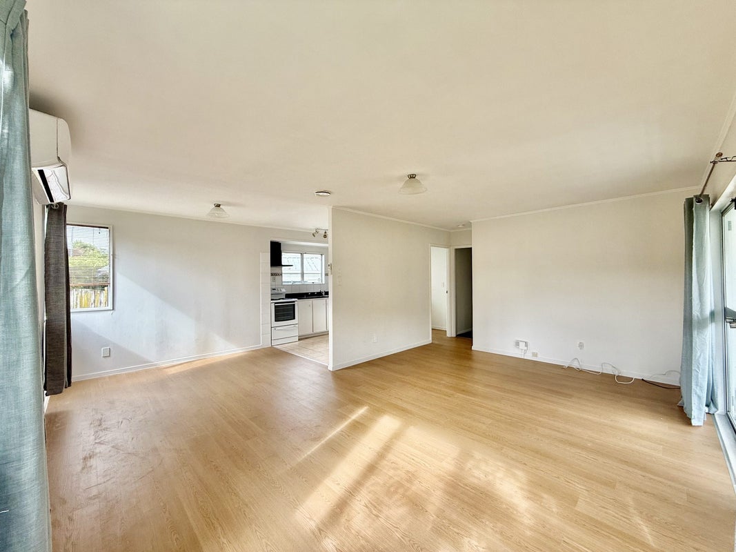 129 Aviemore Drive, Highland Park, Auckland - Carousel 2
