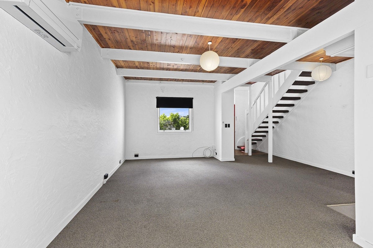 18/10 Pitarua Street, Thorndon, Wellington - Carousel 2