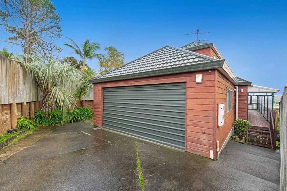 1/21 Jumento Place, Unsworth Heights, Auckland - Carousel 1