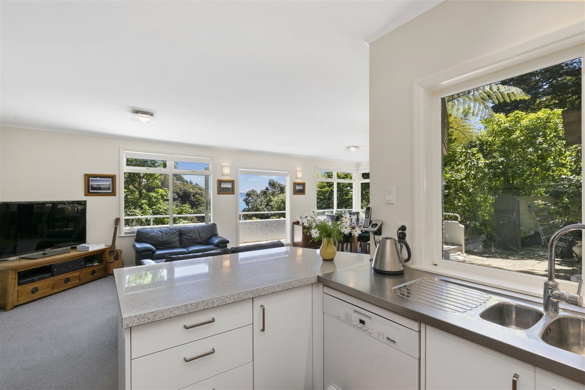 57 Walter Road, Lowry Bay, Lower Hutt - Carousel 2