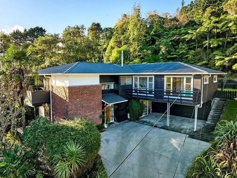 33 Kairimu Street, Stokes Valley, Lower Hutt - Carousel 19